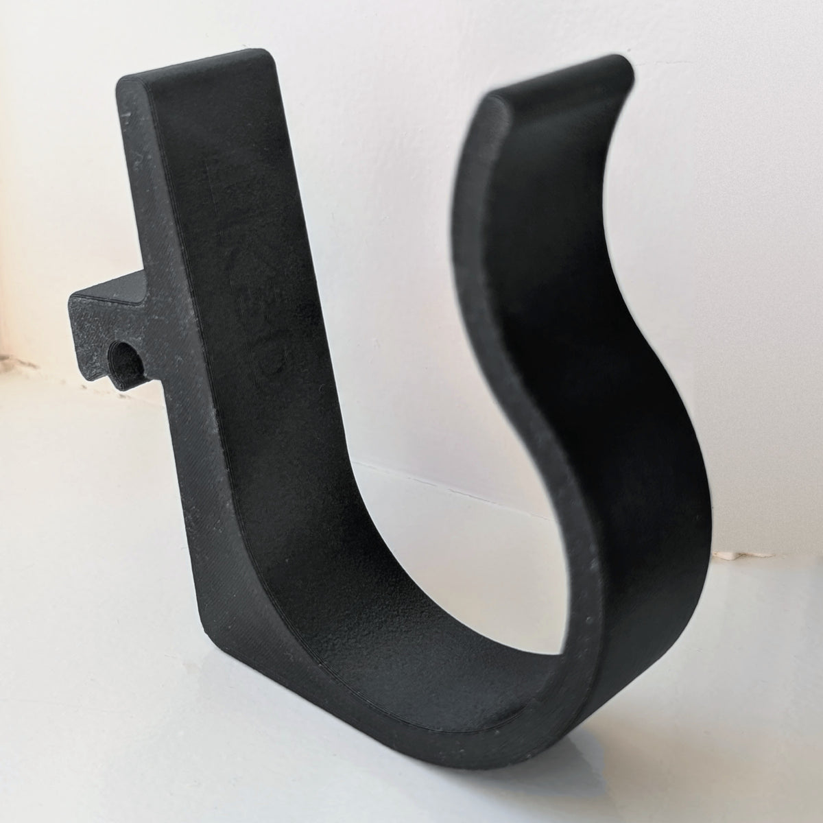 Paraplyholder i sort, mat glasfiber-ABS, 3D-printet i Danmark – passer til BMW og Mercedes EQA, EQB, EQC, EQE og EQS